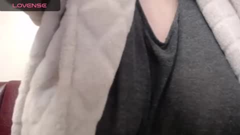 Snapshot of lenagolden chatting on December 7, 2024, 6:48 pm lenagolden online show from December 7, 2024, 6:48 pm