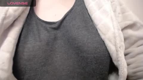 Snapshot of lenagolden chatting on February 12, 2025, 1:09 am lenagolden online show from February 12, 2025, 1:09 am