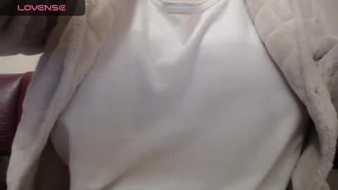 Snapshot of lenagolden chatting on February 20, 2025, 6:24 pm lenagolden online show from February 20, 2025, 6:24 pm