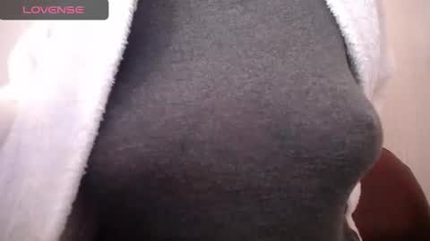 Snapshot of lenagolden chatting on October 28, 2025, 12:09 pm lenagolden online show from October 28, 2025, 12:09 pm