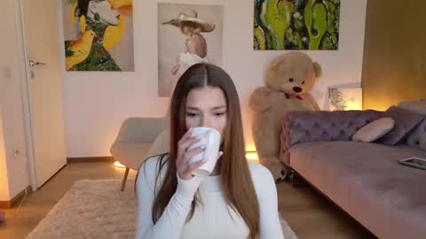 Snapshot of lenna_godess chatting on January 29, 2025, 7:15 am Lenna Goddess online show from January 29, 2025, 7:15 am