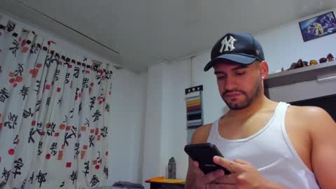 Snapshot of leon__hart chatting on December 16, 2024, 11:39 pm Leon Hart online show from December 16, 2024, 11:39 pm