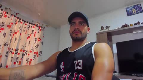 Snapshot of leon__hart chatting on December 17, 2024, 8:54 pm Leon Hart online show from December 17, 2024, 8:54 pm