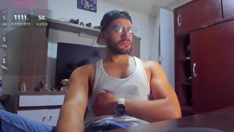 Snapshot of leon__hart chatting on December 20, 2024, 1:14 am Leon Hart online show from December 20, 2024, 1:14 am