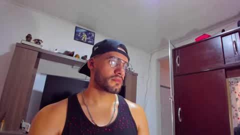 Snapshot of leon__hart chatting on December 24, 2024, 9:00 pm Leon Hart online show from December 24, 2024, 9:00 pm