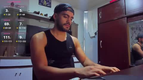 Snapshot of leon__hart chatting on December 31, 2024, 2:40 am Leon Hart online show from December 31, 2024, 2:40 am