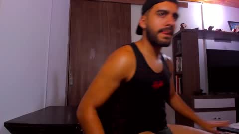 Snapshot of leon__hart chatting on January 24, 2025, 11:02 pm Leon Hart online show from January 24, 2025, 11:02 pm