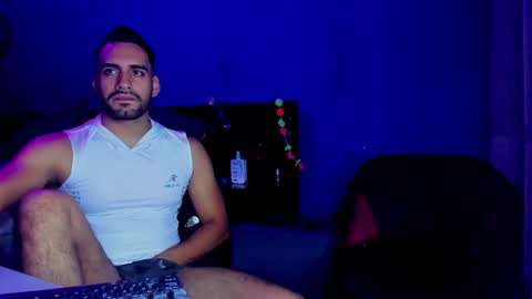 Snapshot of leon__hart chatting on February 15, 2025, 11:14 pm Leon Hart online show from February 15, 2025, 11:14 pm