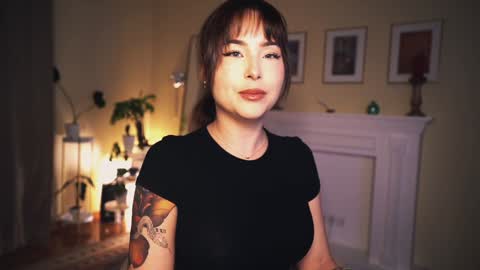 Snapshot of leonamell chatting on January 4, 2025, 11:38 pm Leo online show from January 4, 2025, 11:38 pm