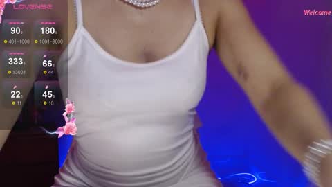 Snapshot of leonora_luxry_ chatting on September 21, 2025, 10:00 pm My name is Leonora Pleasures to see you Follow me here and instagram online show from September 21, 2025, 10:00 pm