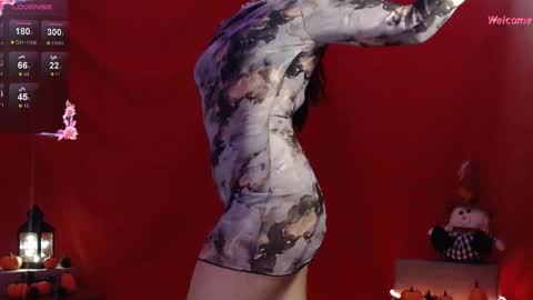 Snapshot of leonora_luxry_ chatting on October 15, 2025, 9:15 pm My name is Leonora Pleasures to see you Follow me here and instagram online show from October 15, 2025, 9:15 pm