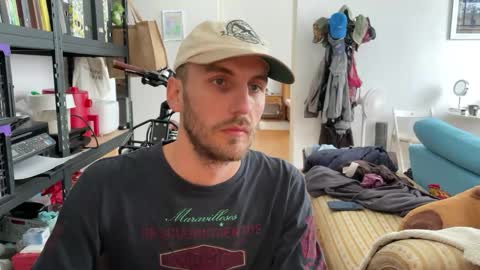 Leon online show from October 7, 2025, 10:34 am