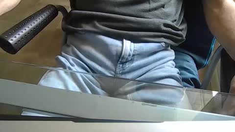 Snapshot of leoufdedingue chatting on October 17, 2025, 2:19 pm CESTMOI75100 online show from October 17, 2025, 2:19 pm