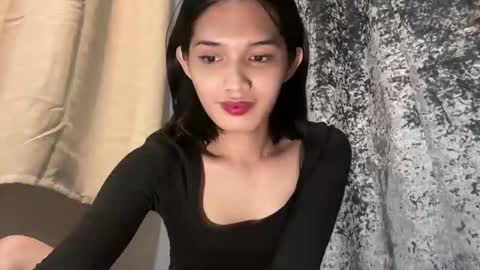 Snapshot of lesi_trisha chatting on February 12, 2025, 2:10 pm Trisha18 online show from February 12, 2025, 2:10 pm