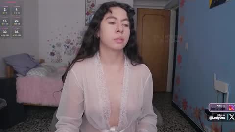 Snapshot of leslie9669 chatting on October 19, 2025, 5:02 pm Lesly online show from October 19, 2025, 5:02 pm