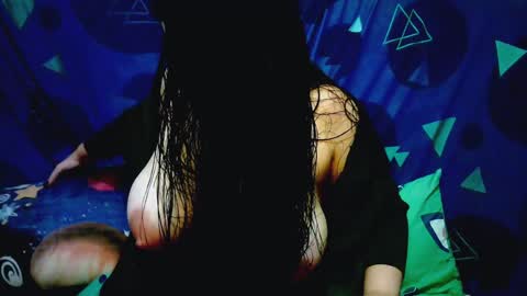 Snapshot of leslymoon90 chatting on December 19, 2024, 12:56 am Lesly moon online show from December 19, 2024, 12:56 am