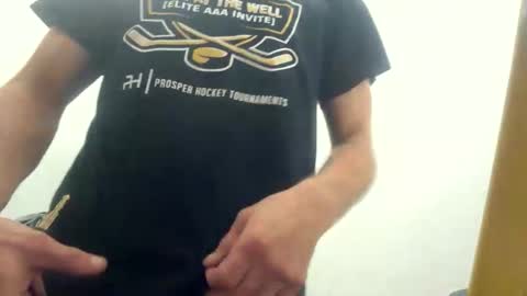 Snapshot of letmehitthat1986 chatting on October 19, 2025, 3:07 am letmehitthat1986 online show from October 19, 2025, 3:07 am