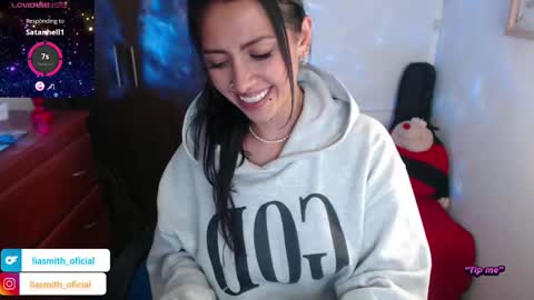 Snapshot of lia_smith87 chatting on February 28, 2025, 6:54 am Laura online show from February 28, 2025, 6:54 am