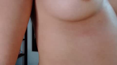 Snapshot of liaa_cute_ chatting on February 24, 2025, 5:00 am   lia  online show from February 24, 2025, 5:00 am