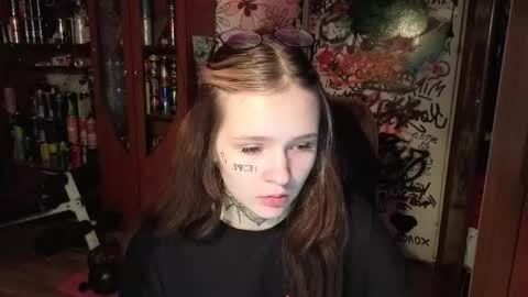 liaaa_li online show from October 18, 2025, 3:35 pm