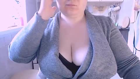Snapshot of liahsofty chatting on September 21, 2025, 5:31 am miss Lia  colection for travel online show from September 21, 2025, 5:31 am