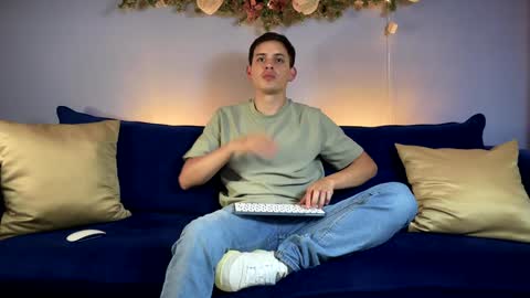 Snapshot of liam_enzho chatting on December 31, 2024, 3:55 am Liam online show from December 31, 2024, 3:55 am