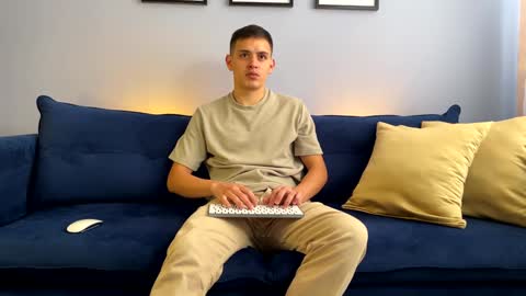 Snapshot of liam_enzho chatting on January 10, 2025, 2:34 pm Liam online show from January 10, 2025, 2:34 pm