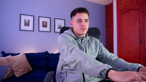 Snapshot of liam_enzho chatting on February 26, 2025, 2:46 pm Liam online show from February 26, 2025, 2:46 pm
