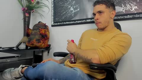 Snapshot of liam_walk chatting on December 27, 2024, 12:50 am Liam online show from December 27, 2024, 12:50 am