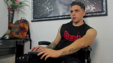 Snapshot of liam_walk chatting on December 27, 2024, 11:42 pm Liam online show from December 27, 2024, 11:42 pm