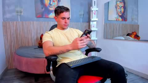 Snapshot of liam_walk chatting on December 31, 2024, 9:06 pm Liam online show from December 31, 2024, 9:06 pm