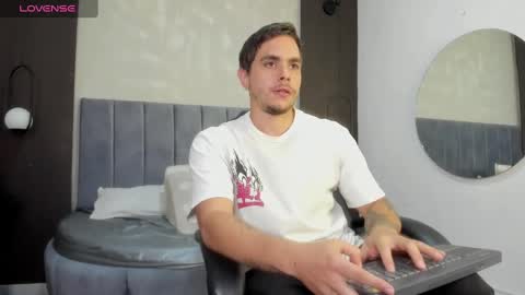 Snapshot of liam_walk chatting on March 12, 2025, 8:20 pm Liam online show from March 12, 2025, 8:20 pm