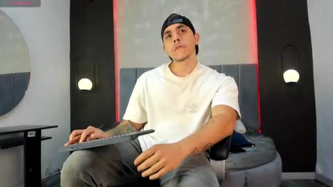 Snapshot of liam_walk chatting on September 23, 2025, 10:02 pm Liam online show from September 23, 2025, 10:02 pm