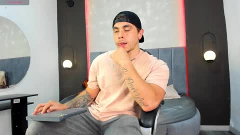 Snapshot of liam_walk chatting on September 24, 2025, 10:35 pm Liam online show from September 24, 2025, 10:35 pm