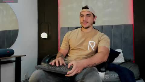 Snapshot of liam_walk chatting on October 2, 2025, 8:27 pm Liam online show from October 2, 2025, 8:27 pm