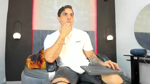 Snapshot of liam_walk chatting on October 15, 2025, 7:58 pm Liam online show from October 15, 2025, 7:58 pm