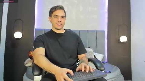 Snapshot of liam_walk chatting on October 20, 2025, 9:15 pm Liam online show from October 20, 2025, 9:15 pm