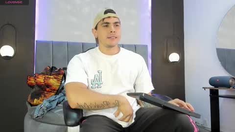 Snapshot of liam_walk chatting on October 28, 2025, 11:07 pm Liam online show from October 28, 2025, 11:07 pm