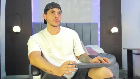 Snapshot of liam_walk chatting on November 8, 2025, 9:57 pm Liam online show from November 8, 2025, 9:57 pm