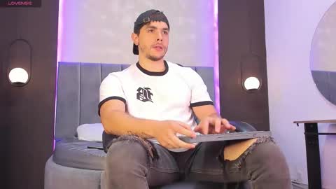 Snapshot of liam_walk chatting on November 10, 2025, 8:08 pm Liam online show from November 10, 2025, 8:08 pm