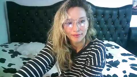 Snapshot of licethf00x chatting on September 18, 2025, 8:00 pm licethf00x online show from September 18, 2025, 8:00 pm