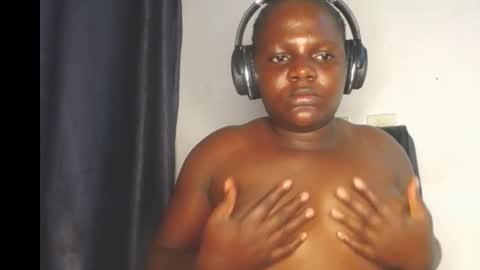 Snapshot of lick_pussyjuice chatting on November 16, 2025, 10:15 pm kimani online show from November 16, 2025, 10:15 pm