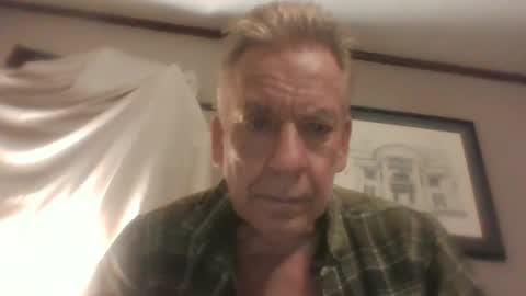 Snapshot of lickmysnowballs chatting on December 27, 2024, 6:31 pm lickmysnowballs online show from December 27, 2024, 6:31 pm