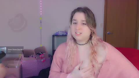 Snapshot of lil_alison_heart chatting on December 23, 2024, 2:28 pm Lil Alison Heart online show from December 23, 2024, 2:28 pm