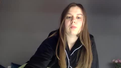 Snapshot of lilae37yis chatting on October 22, 2025, 7:30 am Lily online show from October 22, 2025, 7:30 am