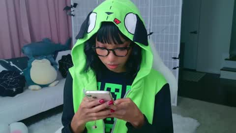 Snapshot of lileviemarie chatting on October 2, 2025, 2:51 am evie online show from October 2, 2025, 2:51 am