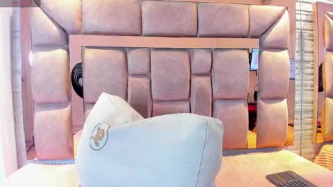 Snapshot of lilian_starfire chatting on September 30, 2025, 8:03 pm LILIAN online show from September 30, 2025, 8:03 pm