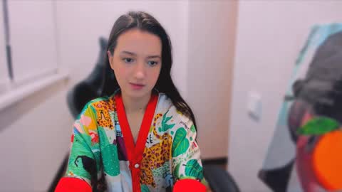 Snapshot of lililaluna chatting on January 13, 2025, 5:23 pm             ...  online show from January 13, 2025, 5:23 pm