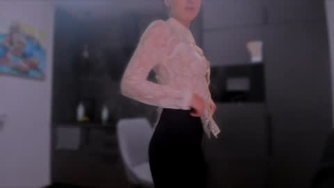 Snapshot of lililaluna chatting on January 17, 2025, 3:32 pm             ...  online show from January 17, 2025, 3:32 pm