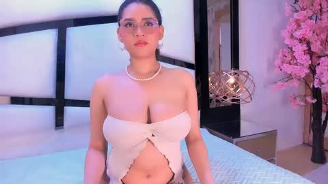 Snapshot of lilithadams11 chatting on September 23, 2025, 1:25 pm    online show from September 23, 2025, 1:25 pm